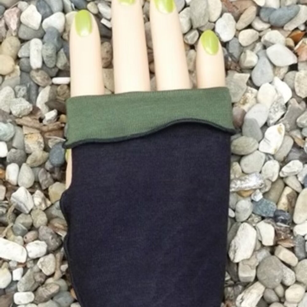 Caron Miller Reversible Fingerless Gloves, Olive